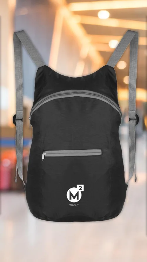Mochila personalizada com o logo da M2
