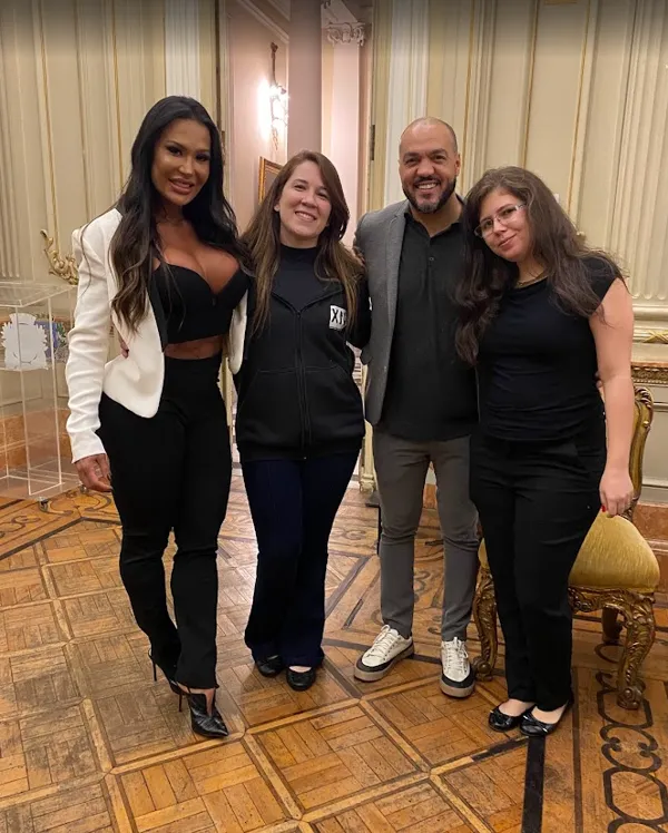 Equipe Trix com Xande Negão, Gracyanne Barbosa e Belo em evento